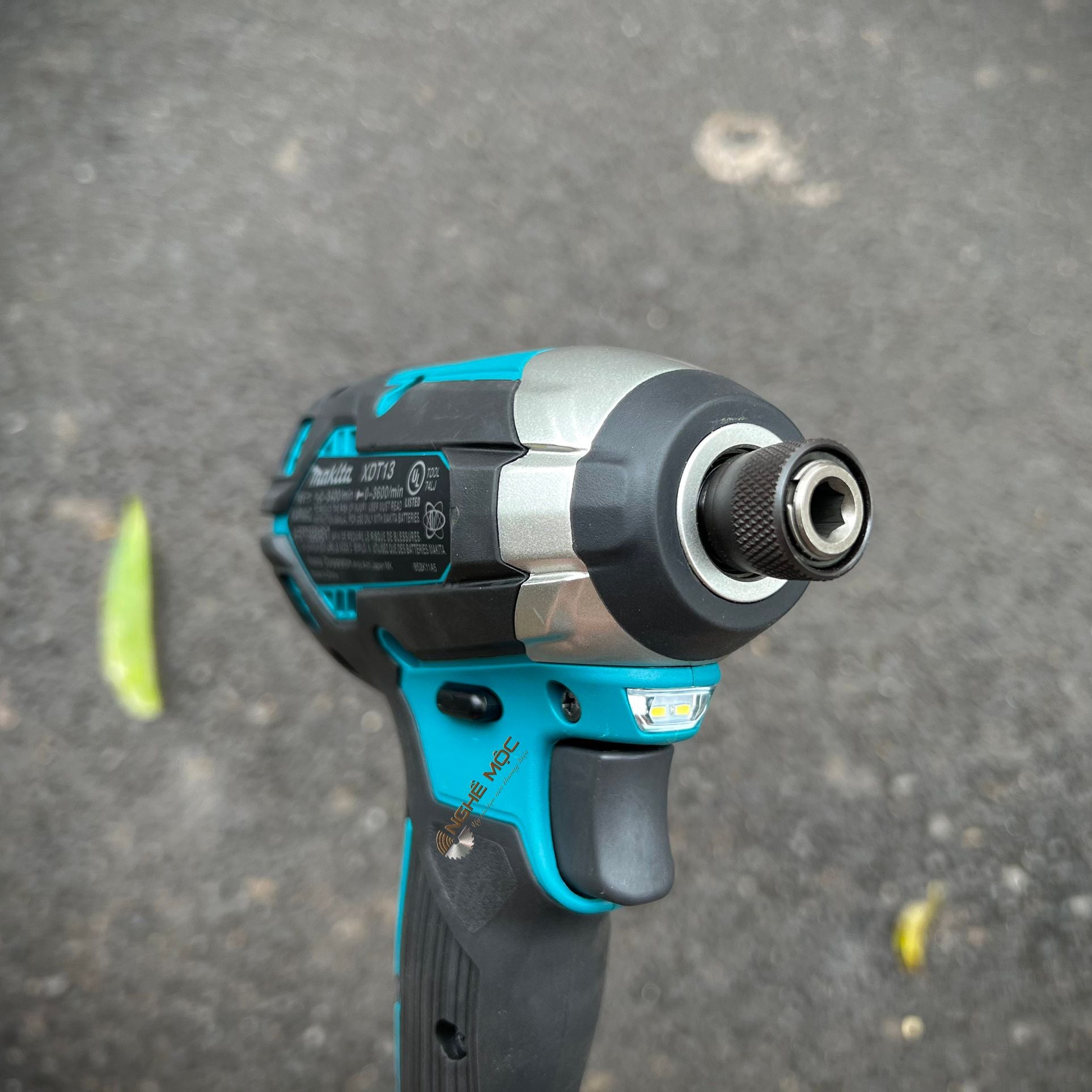 máy bắt vít Makita xdt13