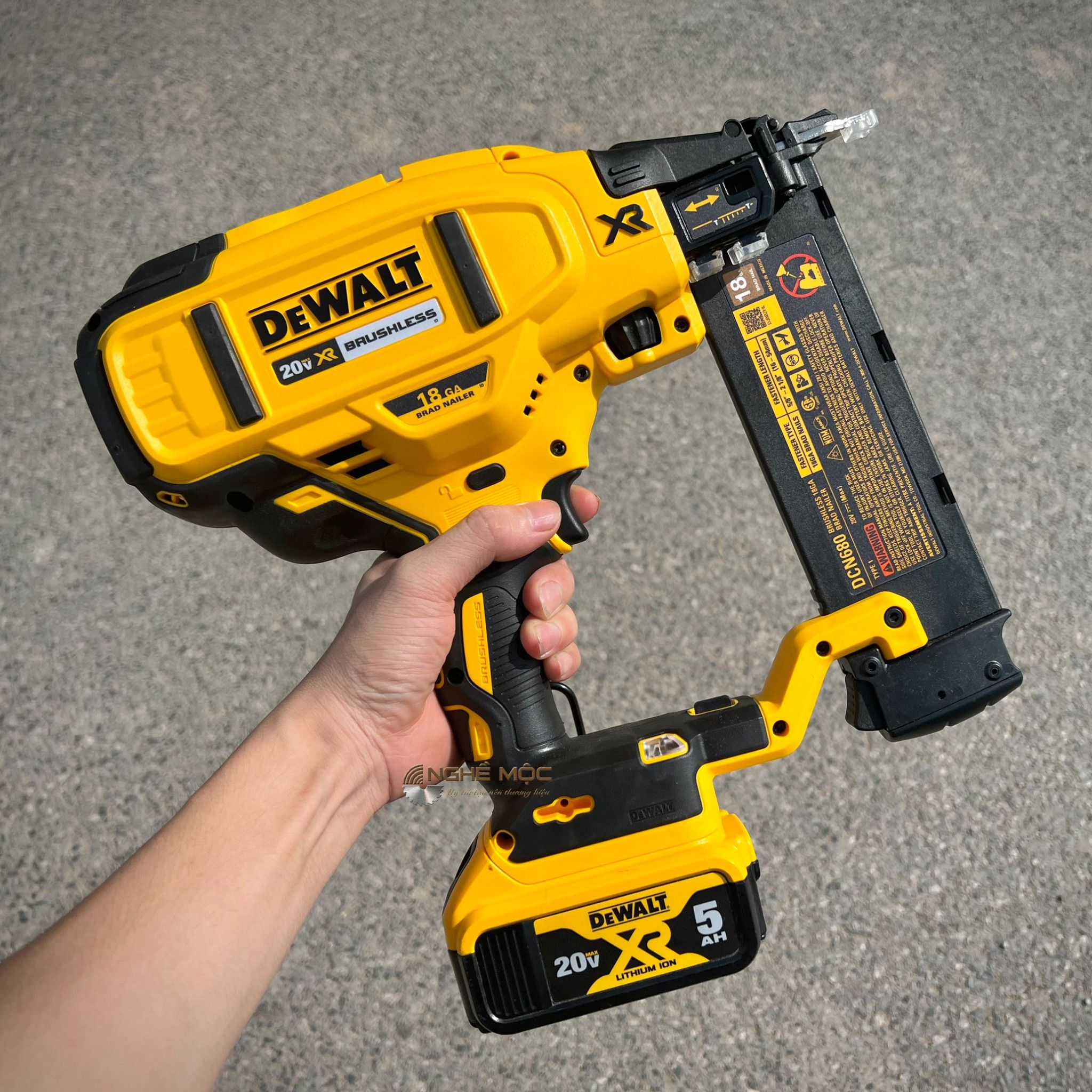 Súng bắn đinh Dewalt DCN680 hàng USA