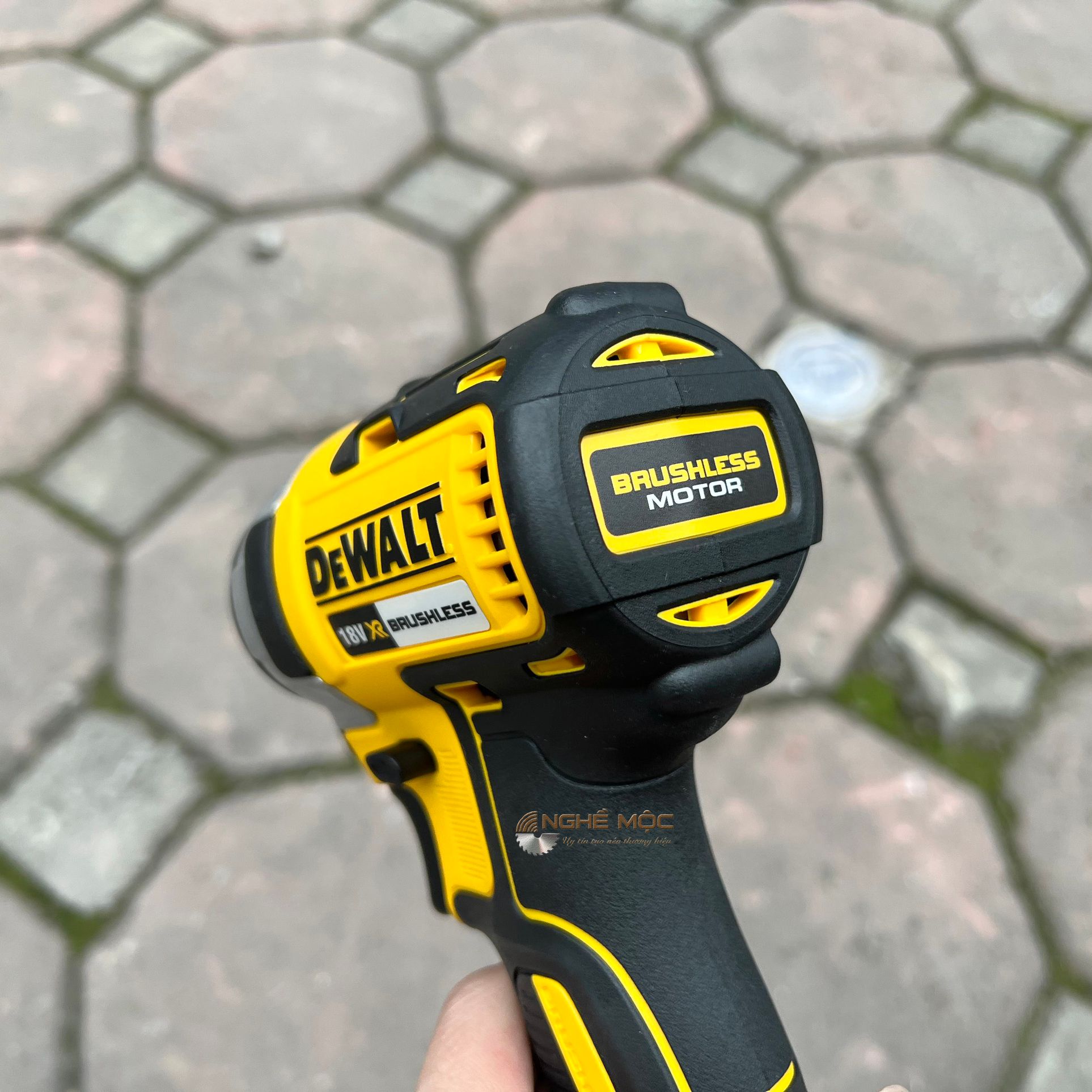 May v n vit ng l c pin Dewalt DCF787D2 18V mochaiphat