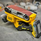 Máy chà nhám dây đai dùng pin 18V  DEWALT DCW220