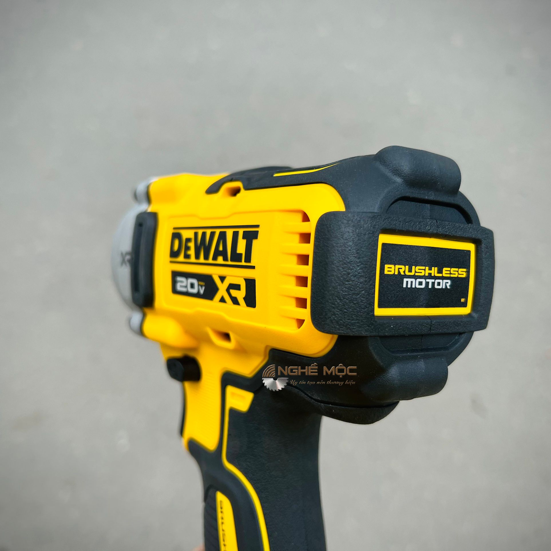 Máy siết bu lông dùng pin Dewalt DCF892