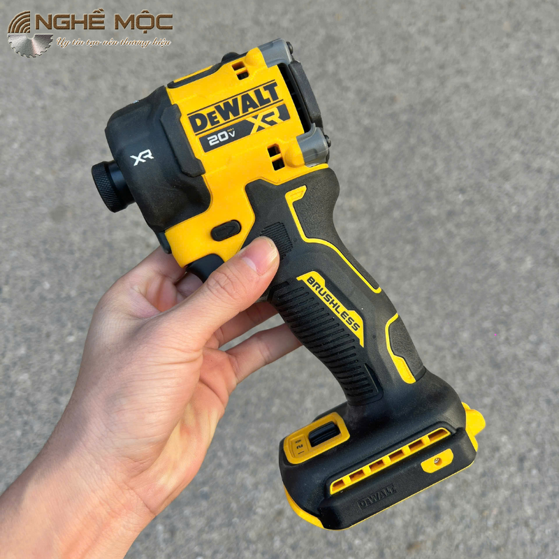 Máy bắt vít Dewalt DCF870