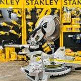 Máy cưa cắt để bàn 1800W Stanley SM18-B1