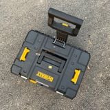 Hộp đựng dụng cụ (nhựa) có bánh xe có tay cầm Dewalt DWST83347-1