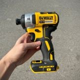 Thân máy bắt vít Dewalt DCF887 nhỏ gọn tiện lợi thuận lợi cho việc bắt vít