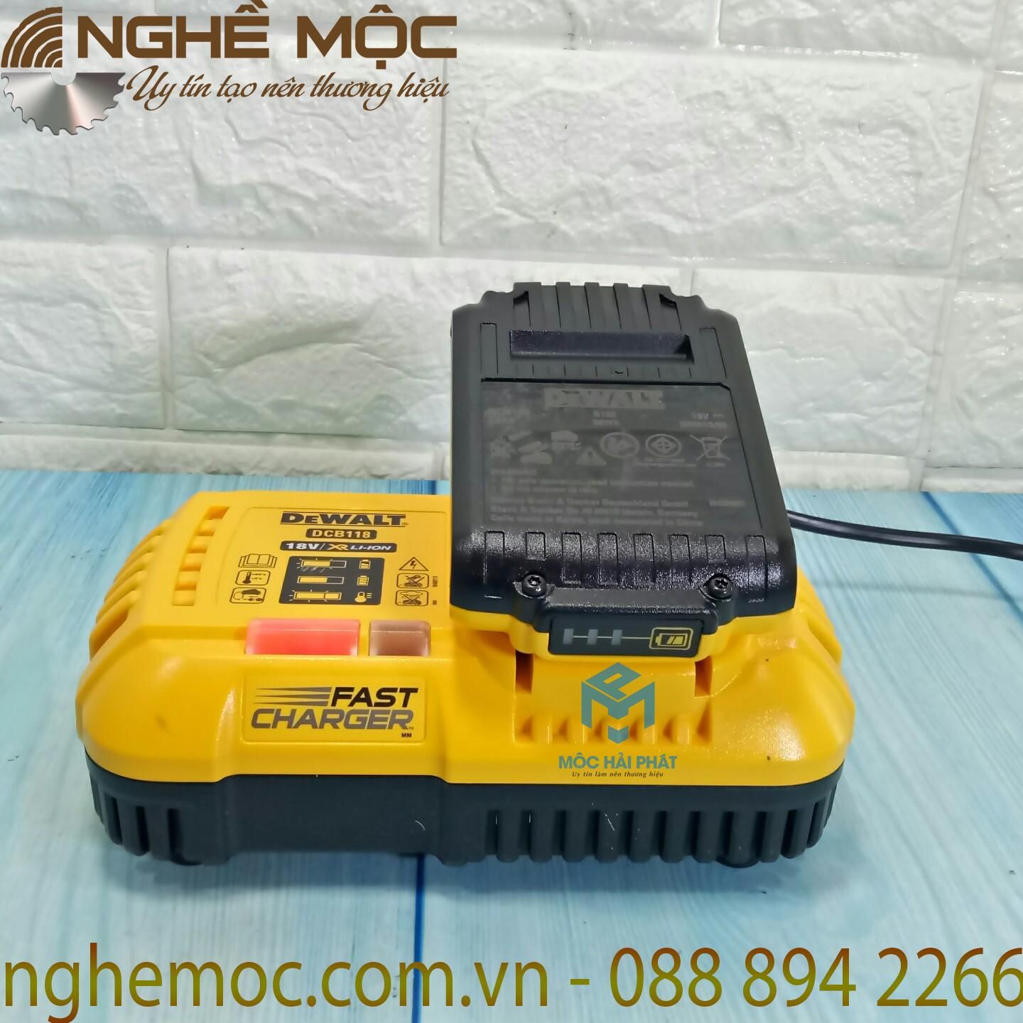 Bộ sạc pin 10.8-18V Dewalt DCB118-GB