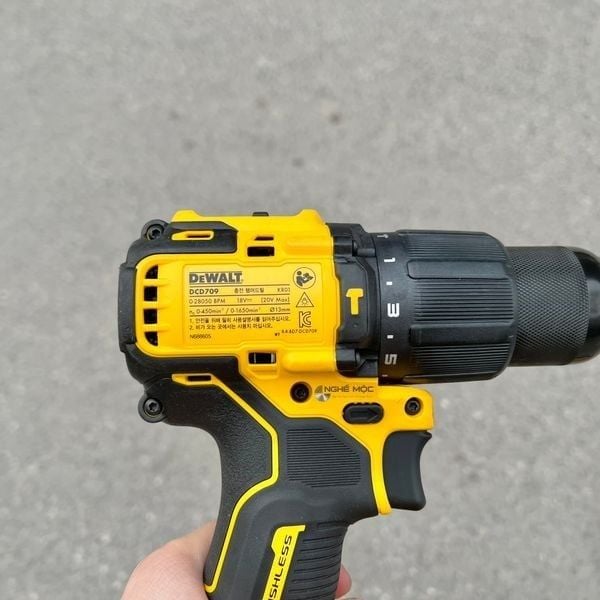 Máy khoan cầm tay 18V Dewalt DCD709N