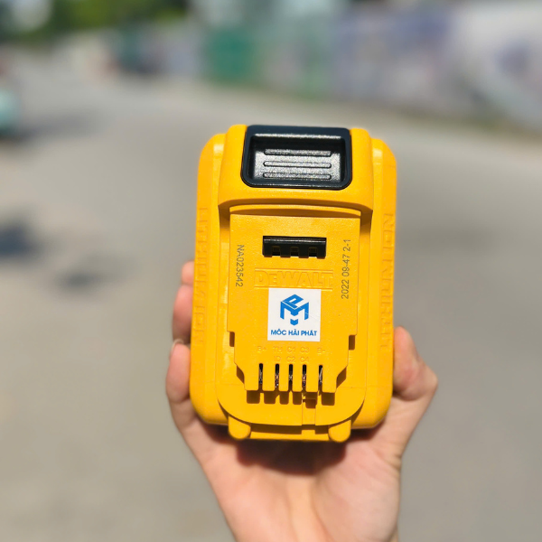 Pin 4a Dewalt DCB240