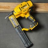 Súng bắn đinh pin dewalt dcn680