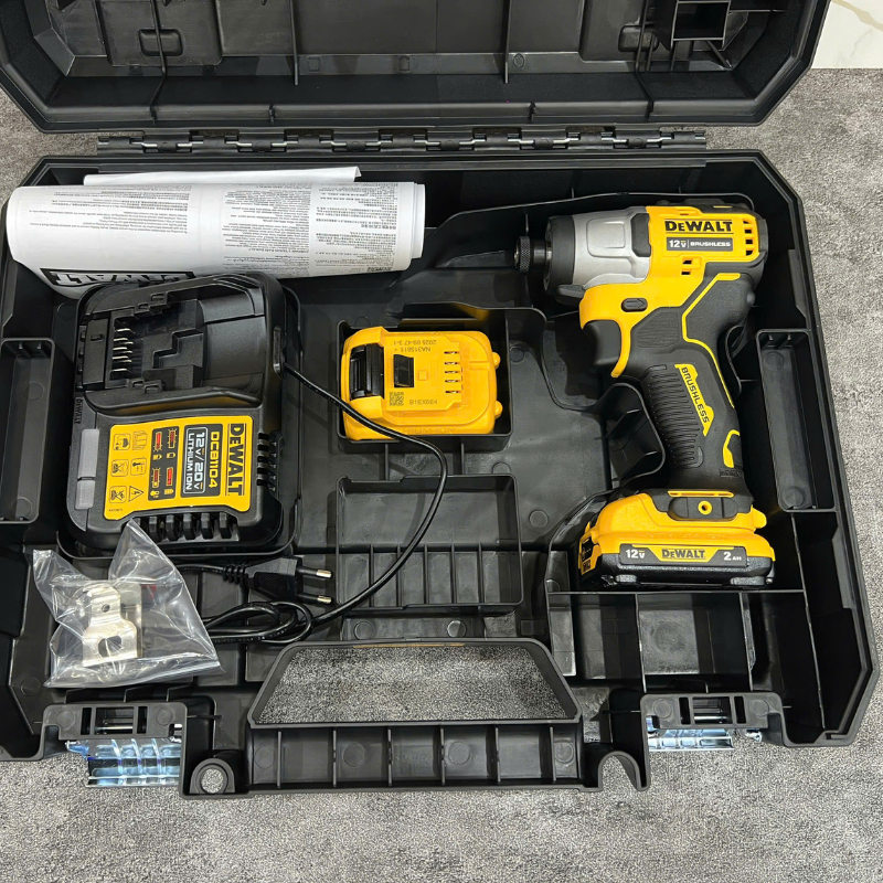 MÁY VẶN VÍT DCF801