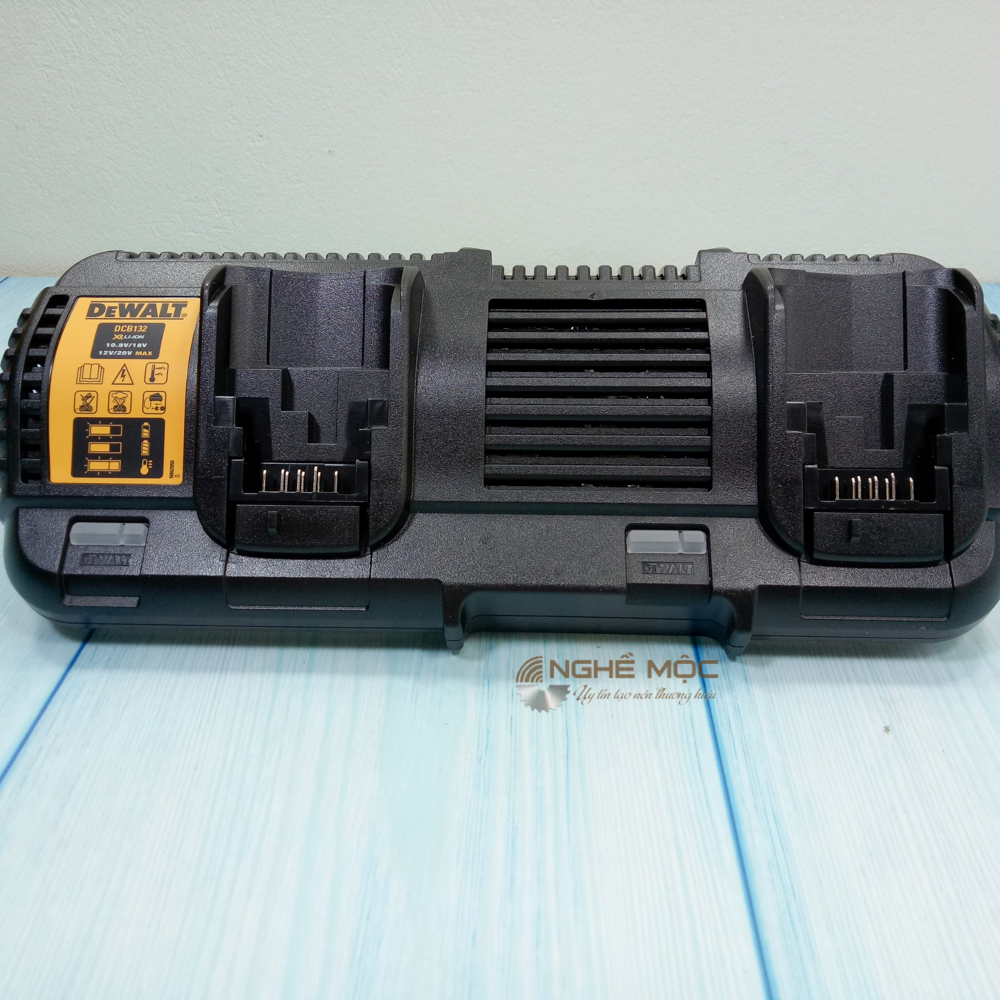 BỘ SẠC PIN 20V/60V DEWALT DCB132-KR