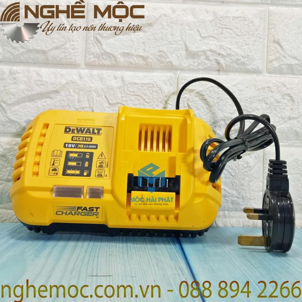 sạc pin 10.8-18V Dewalt DCB118
