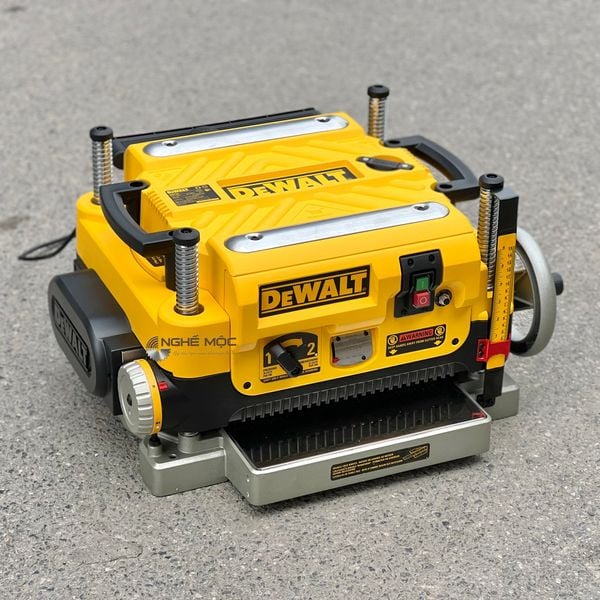 Máy bào cuốn Dewalt DW735-KR tặng kèm bộ 3 lưỡi bào dự phòng