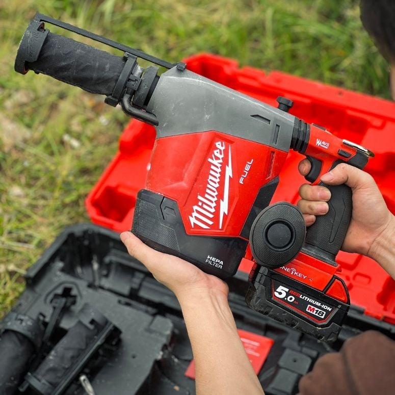Máy khoan bê tông trần kèm hút bụi dùng pin Milwaukee M18 FHAFOH16