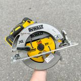 Máy cưa cầm tay Dewalt DCS570N-KR