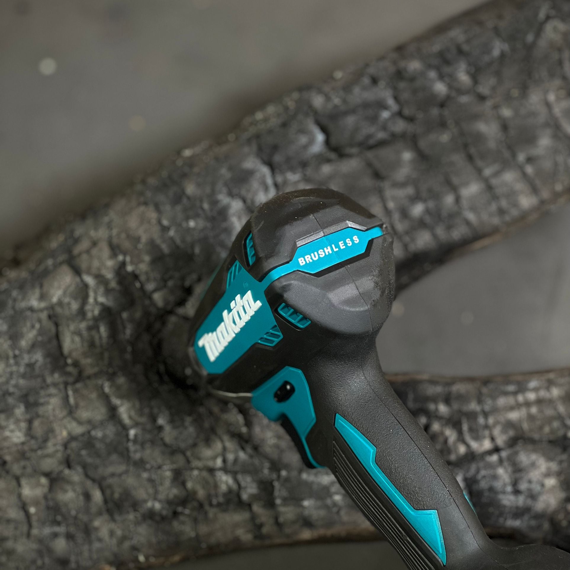 máy bắt vít Makita xdt13