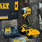 Máy vặn vít dùng pin 20V DeWalt DCF850P2A