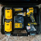 Máy vặn vít dùng pin 20V DeWalt DCF850P2A