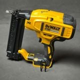 Súng bắn đinh pin dewalt dcn680