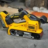 Máy chà nhám dây đai dùng pin 18V  DEWALT DCW220