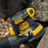 Máy chà nhám tròn dewalt DCW210B