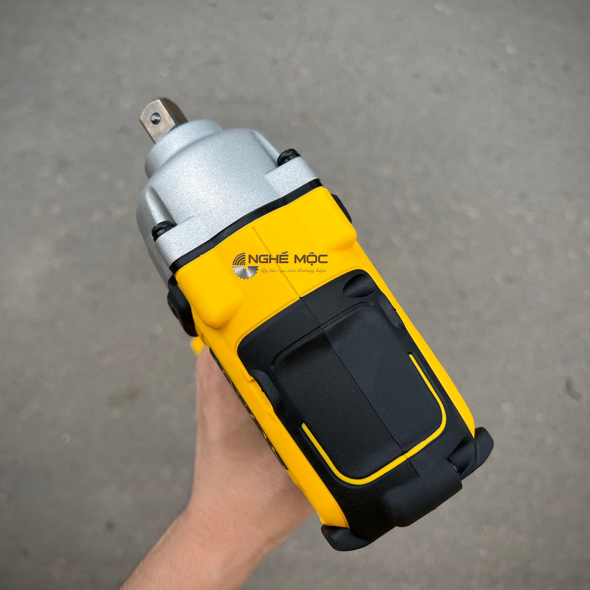 Máy siết bu lông dùng pin Dewalt DCF892