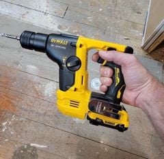 Máy khoan Betong 12V Dewalt DCH072