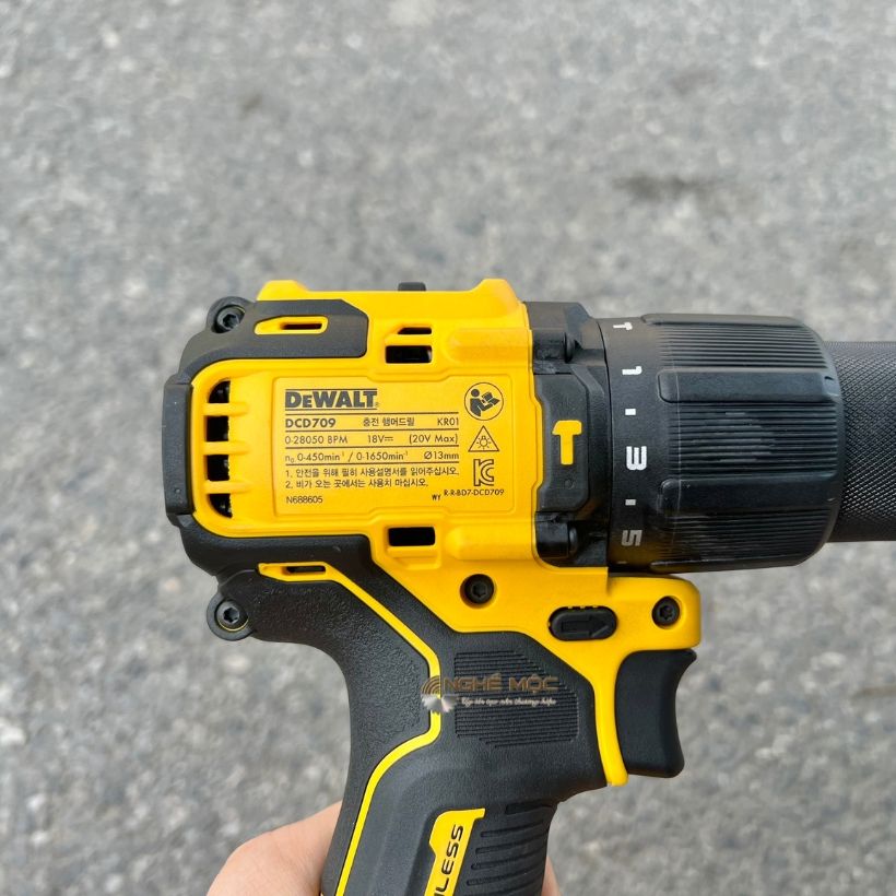 Máy khoan dùng pin 20v Dewalt DCD709D2