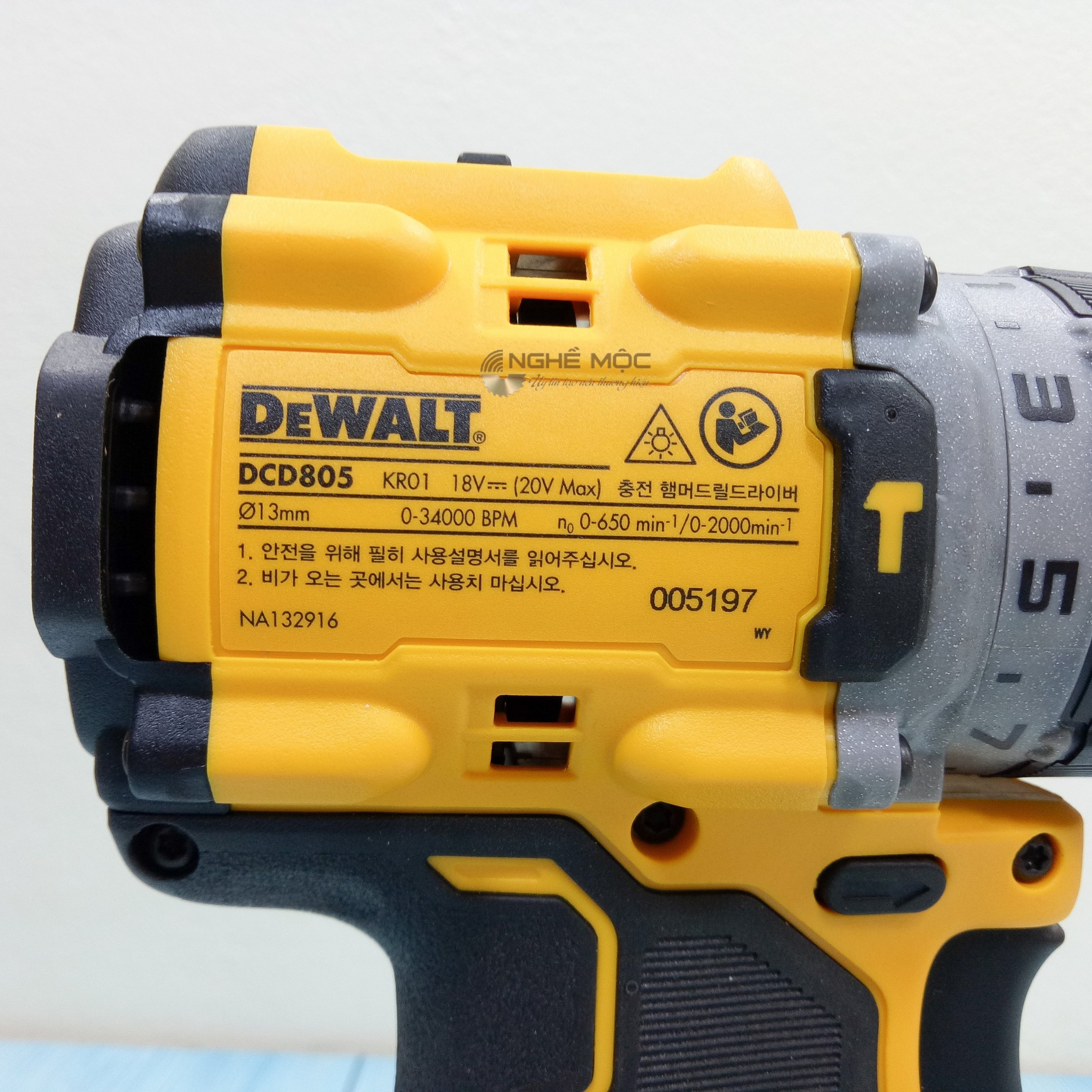 Máy khoan cầm tay Dewalt DCD805P2