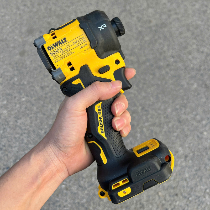 Máy bắt vít Dewalt DCF870