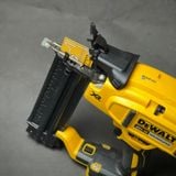 Súng bắn đinh pin dewalt dcn680