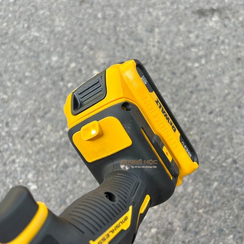 Máy khoan dùng pin 20v Dewalt DCD709D2