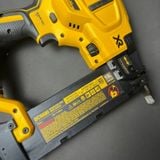 Súng bắn đinh pin dewalt dcn680