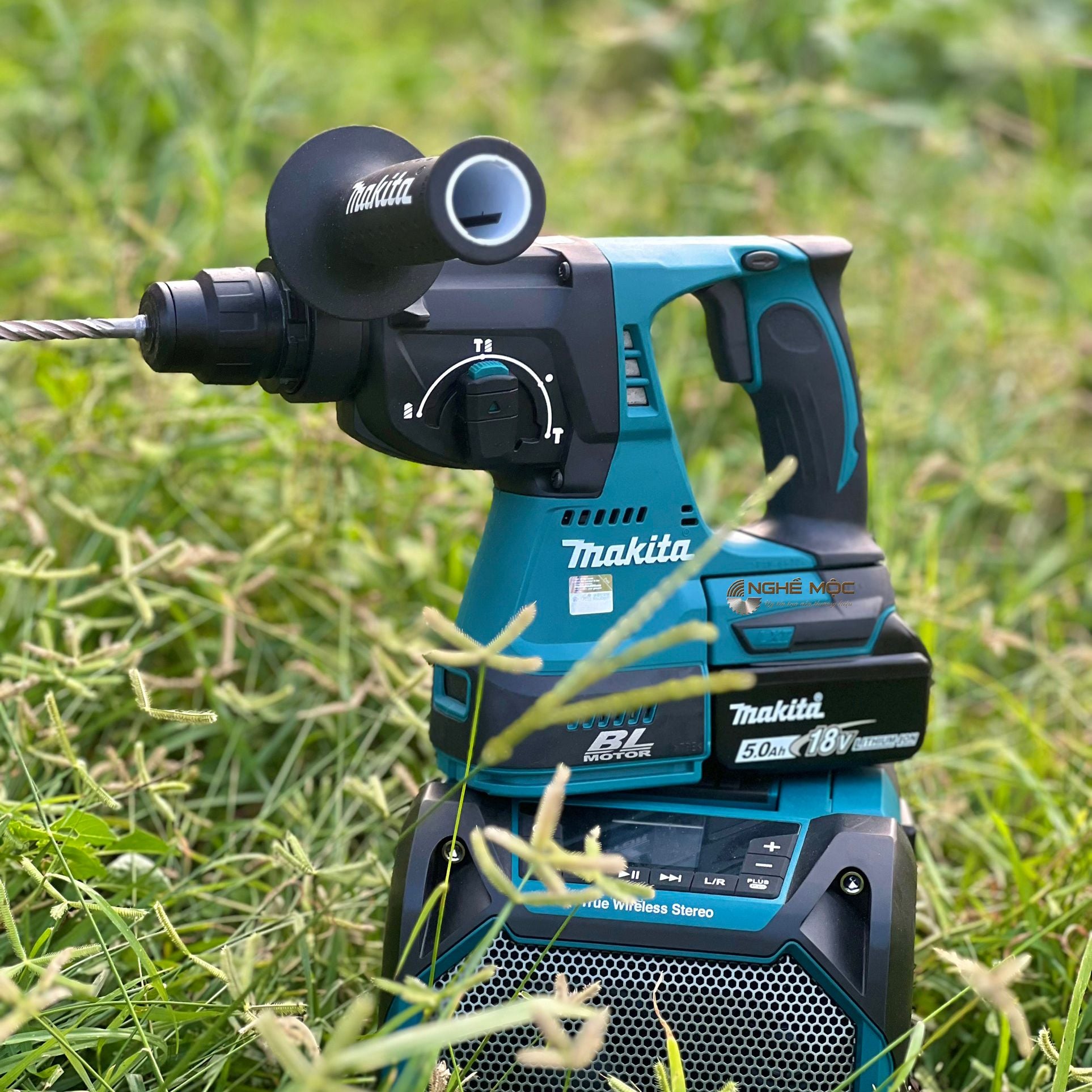 Máy khoan bê tông dùng pin 18V Makita DHR242