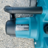 Máy Cưa Xích Makita UC4041A (400mm) có tem gián được ghi thông số máy