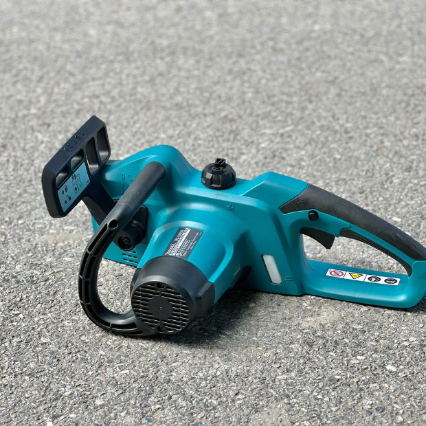 Máy Cưa Xích Makita UC4041A (400mm) sử dụng nguồn điện