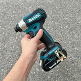 Máy DTD157 trong Combo Máy khoan động lực và máy vặn vít dùng Pin 18V Makita DLX2414AJ