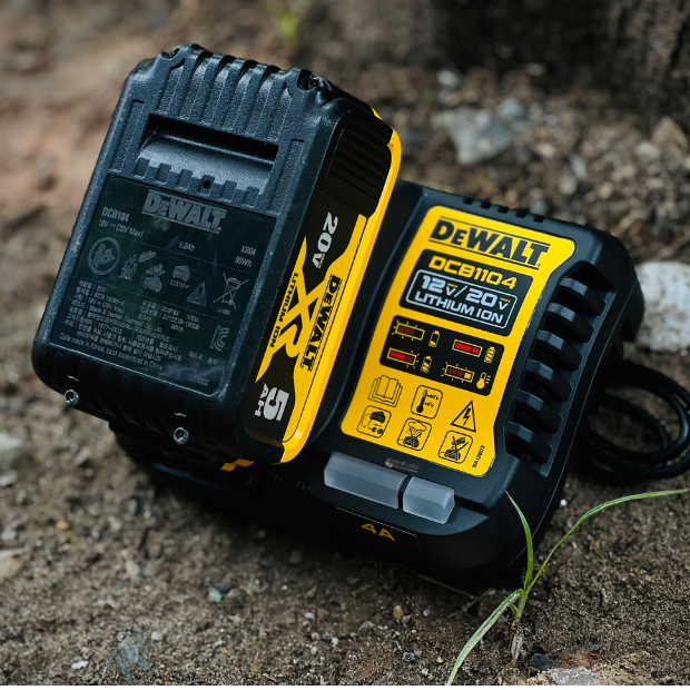 Bộ sạc pin 12-20V/ 4A Dewalt DCB1104