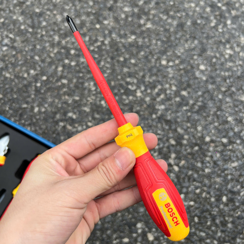 tua vít trong Bộ đồ nghề cách điện 1000V VDE đa năng 7 món Bosch mã 1600A02NG3