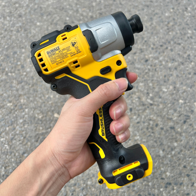 Máy vặn vít dùng pin DEWALT 12V DCF801N