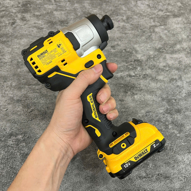Máy vặn vít dùng pin DEWALT 12V DCF801D2