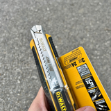 Dao rọc giấy 18m Dewalt DWHT10249-30