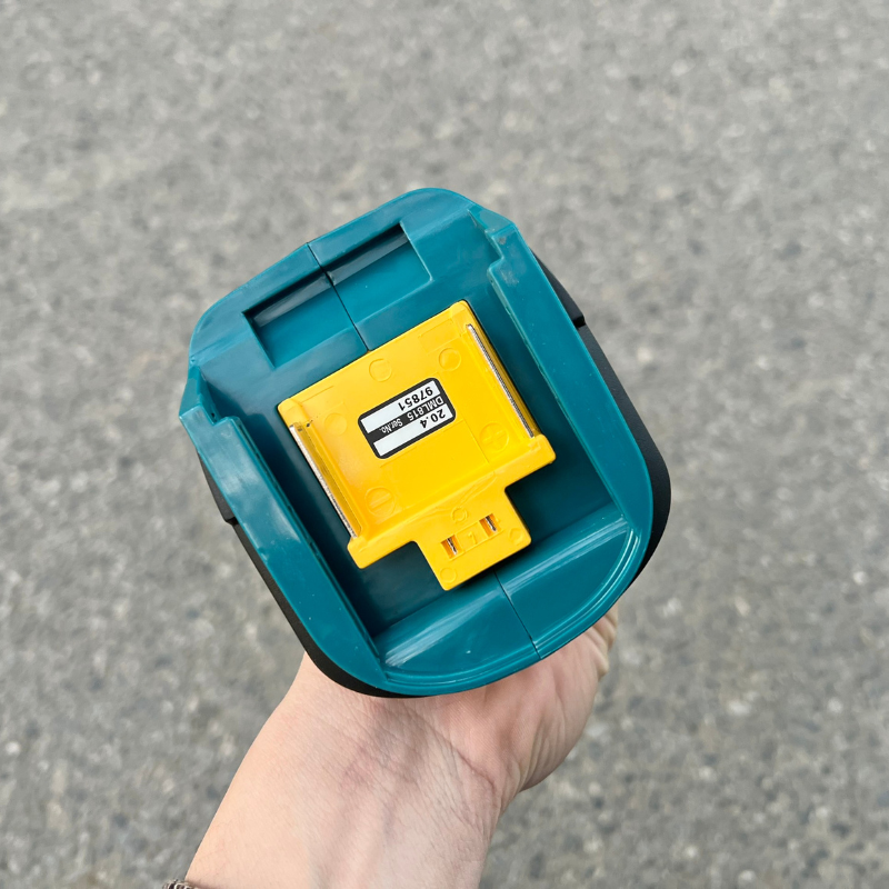 Chân pin dùng điện của đèn led dùng pin Makita DML815 (Cái)