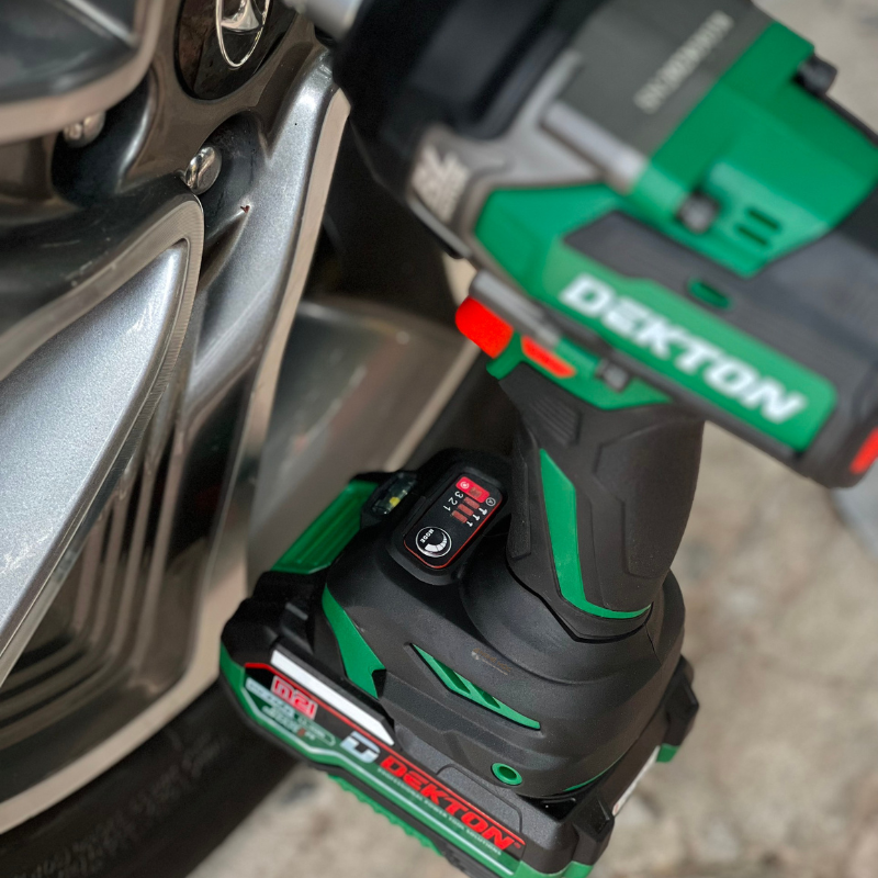 Máy Bulong Pin Dekton M21-IW750N