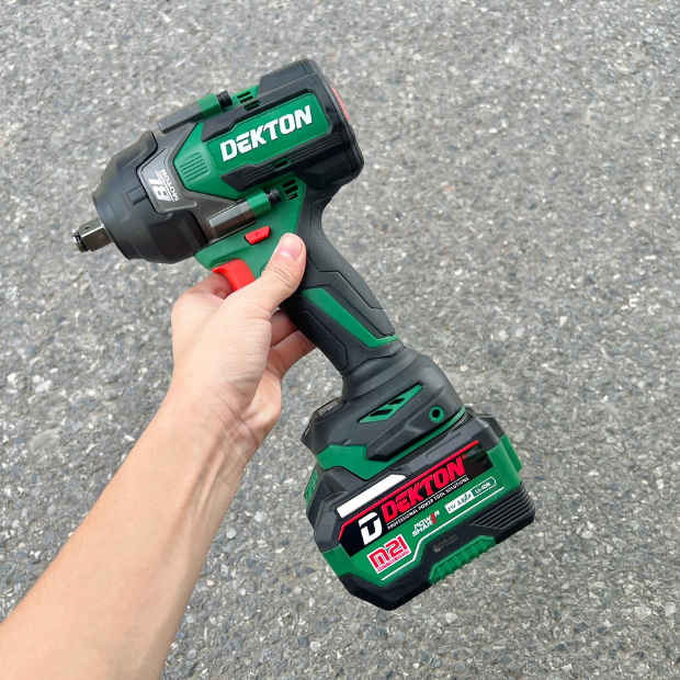 Máy Bulong Pin Dekton M21-IW750N