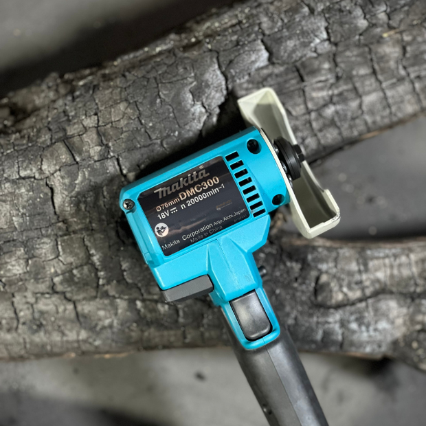 Máy cắt dùng pin Makita DMC300Z