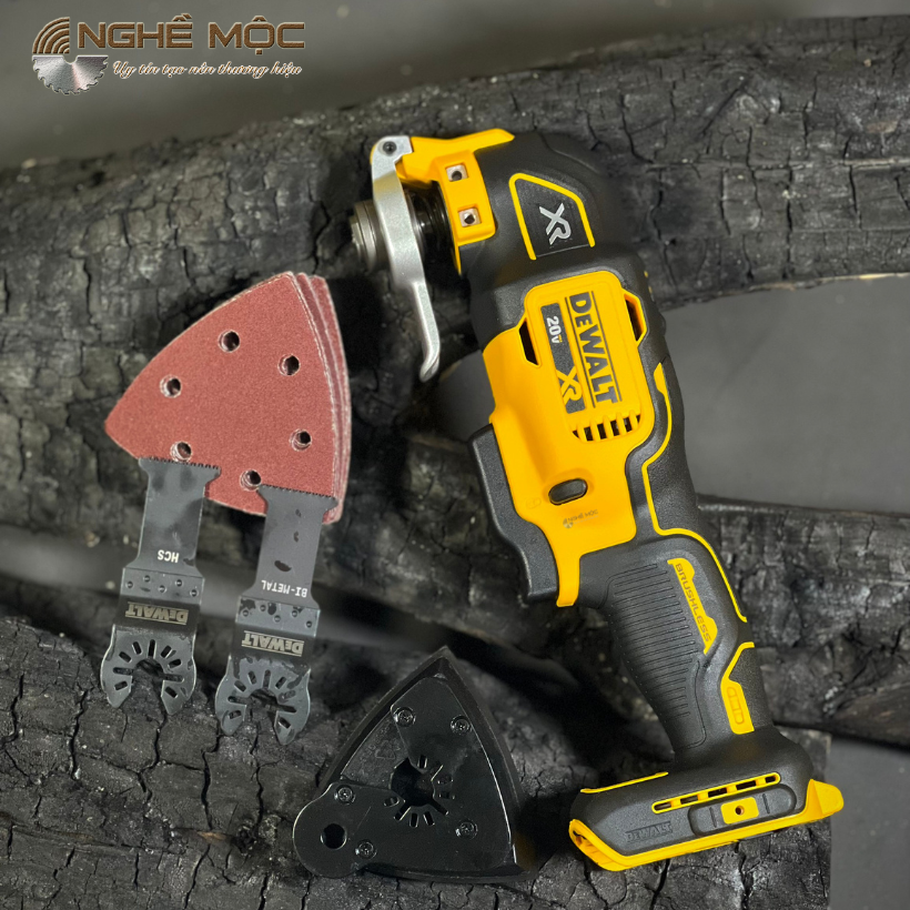 Máy cắt cầm tay 20V Dewalt DCS356N-KR được đi kèm với các loại giấy nhám