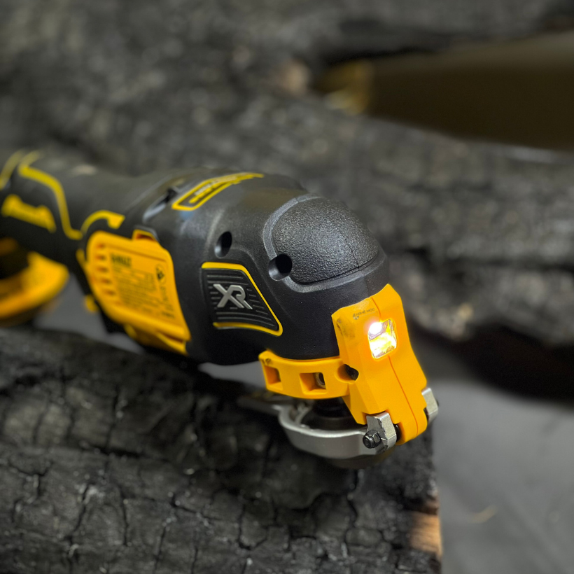 Máy cắt cầm tay 20V Dewalt DCS356N-KR có đầu vặn  nhỏ gọn thông minh