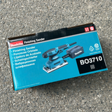 Máy chà nhám rung hình chữ nhật Makita BO3710