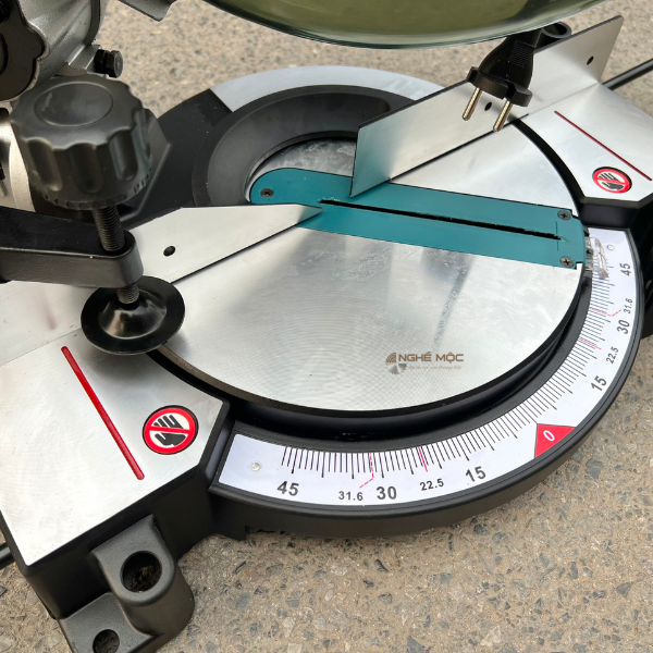 Máy cưa đa góc Makita M2300B 1500W